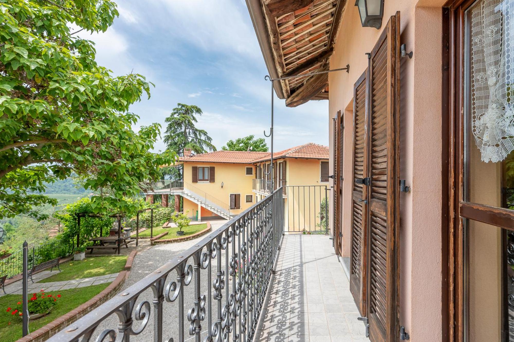 Agriturismo Cantine Bevione - Family Apartments Farigliano Екстер'єр фото
